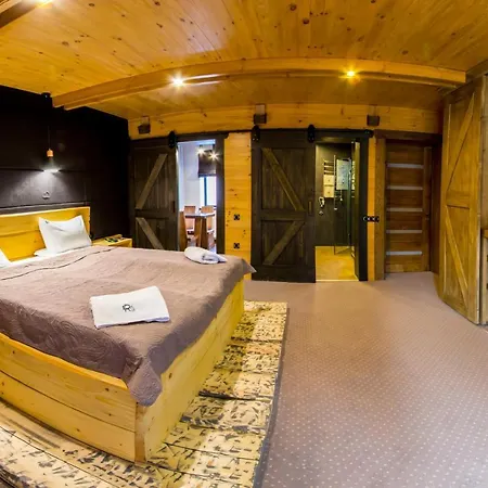 Forest Hotel *