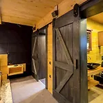 Forest Hotel *